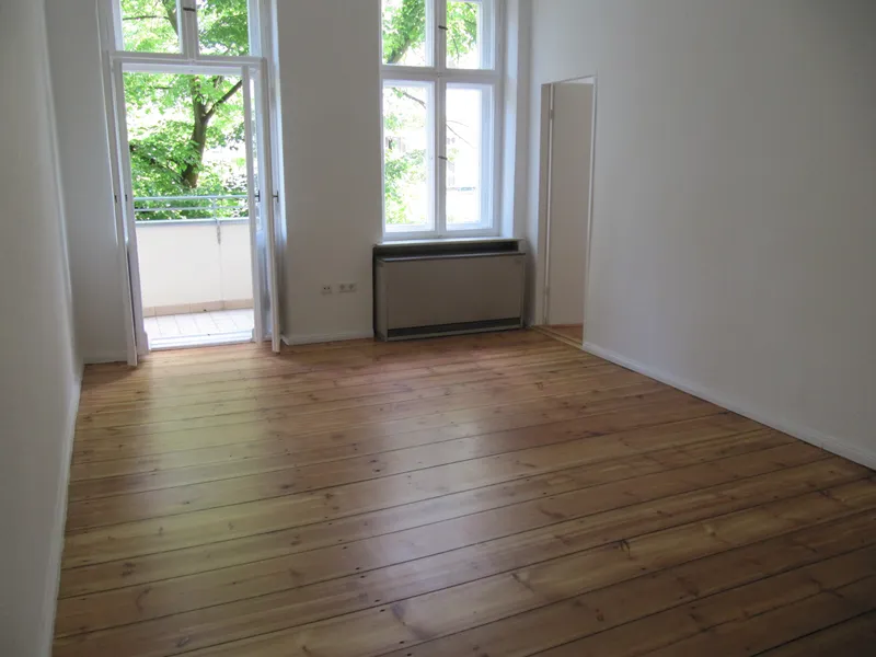 Sanierte Altbauwohnung mit Balkon und Einbauküche — photo 1